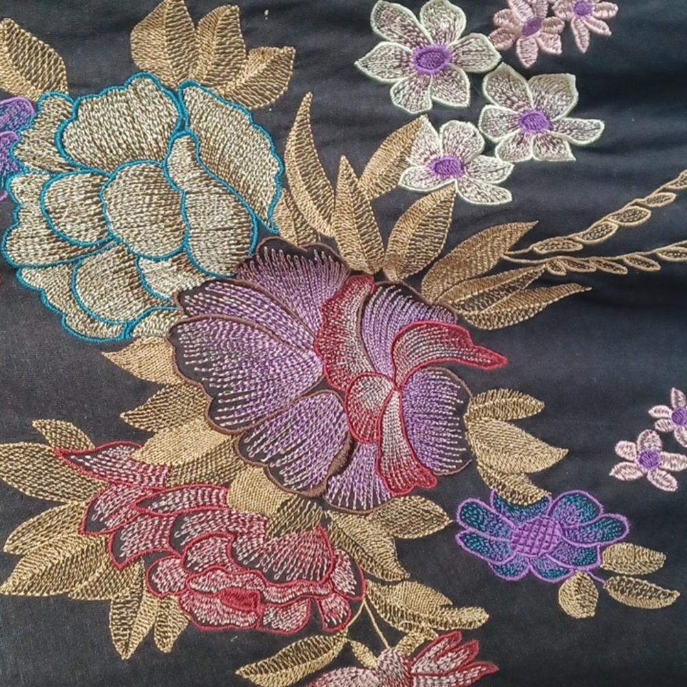 Soft Surrounding Black Knit Embroidered Long Sleeve V-Neck Top ** Sz L - Picture 4 of 8